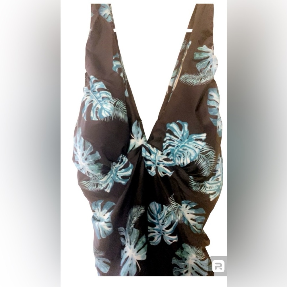 Swim suit. One piece size 5x. New with tag. Colors are black with teal green
